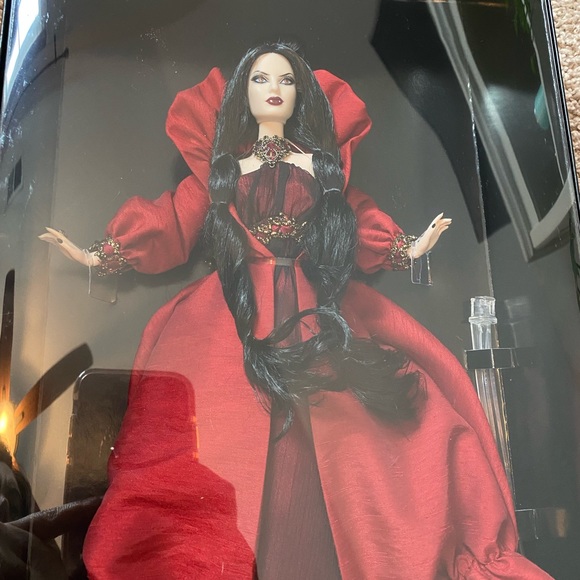 Haunted Beauty Vampire Barbie Gold Label Collection - Picture 2 of 10